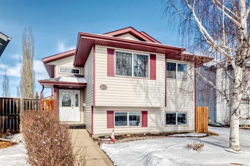 232 Deschner Close  Red Deer, AB T4R 3C2