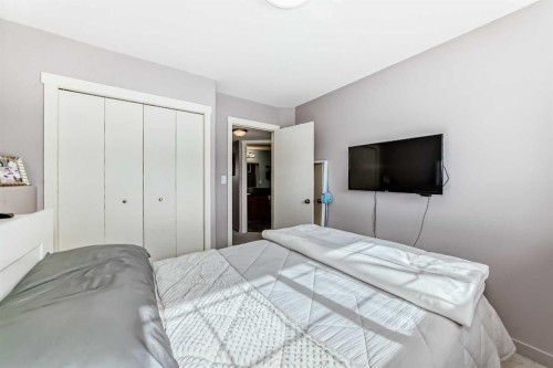 232 Deschner Close, Red Deer, AB - Indoor Photo Showing Bedroom