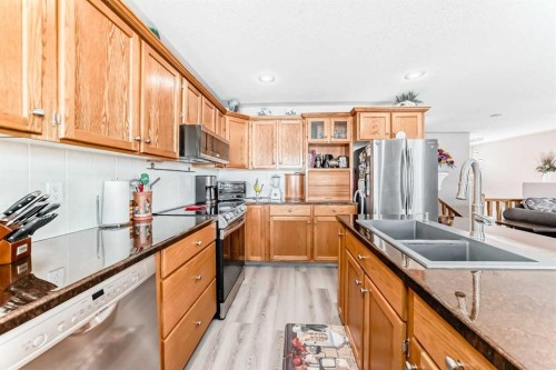 232 Deschner Close, Red Deer, AB - Indoor Photo Showing Kitchen With Double Sink