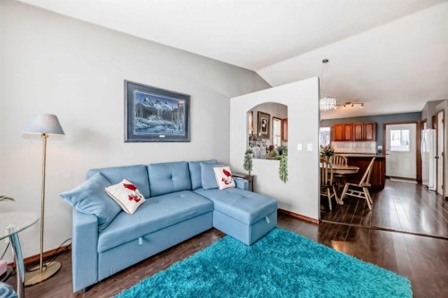 35 Dentoom Close, Red Deer, AB - Indoor Photo Showing Living Room