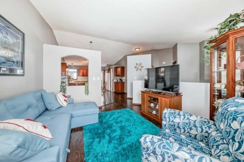 35 Dentoom Close, Red Deer, AB - Indoor Photo Showing Living Room