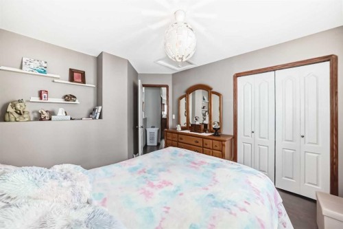 35 Dentoom Close, Red Deer, AB - Indoor Photo Showing Bedroom
