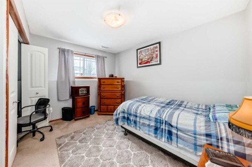 35 Dentoom Close, Red Deer, AB - Indoor Photo Showing Bedroom
