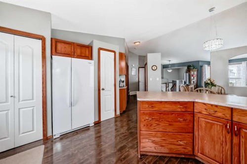 35 Dentoom Close, Red Deer, AB - Indoor Photo Showing Kitchen