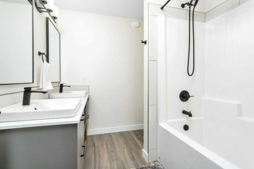 26 Athens Place, Blackfalds, AB - Indoor Photo Showing Bathroom