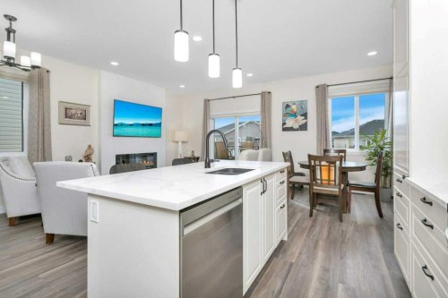 26 Athens Place, Blackfalds, AB - Indoor Photo Showing Kitchen