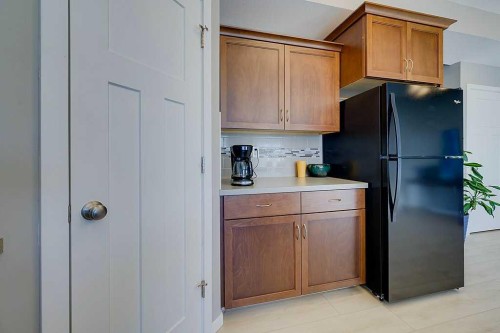 7-5301 Windward Place, Sylvan Lake, AB - Indoor Photo Showing Kitchen