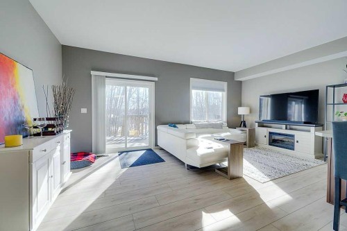 7-5301 Windward Place, Sylvan Lake, AB - Indoor Photo Showing Living Room