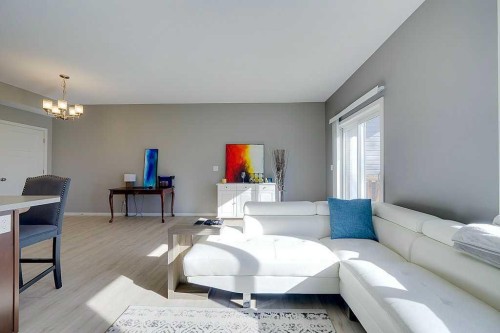 7-5301 Windward Place, Sylvan Lake, AB - Indoor Photo Showing Living Room