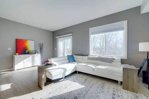 7-5301 Windward Place, Sylvan Lake, AB - Indoor Photo Showing Living Room