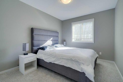 7-5301 Windward Place, Sylvan Lake, AB - Indoor Photo Showing Bedroom