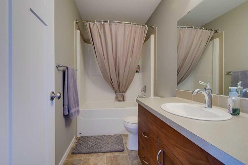 7-5301 Windward Place, Sylvan Lake, AB - Indoor Photo Showing Bathroom
