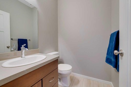 7-5301 Windward Place, Sylvan Lake, AB - Indoor Photo Showing Bathroom