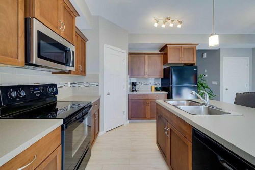 7-5301 Windward Place, Sylvan Lake, AB - Indoor Photo Showing Kitchen With Double Sink