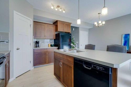 7-5301 Windward Place, Sylvan Lake, AB - Indoor Photo Showing Kitchen With Double Sink