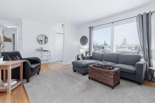 13 Ockley Close, Red Deer, AB - Indoor Photo Showing Living Room