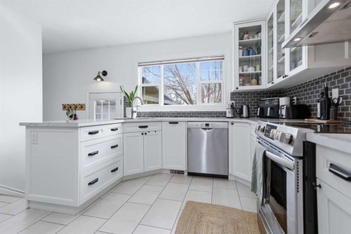 13 Ockley Close, Red Deer, AB - Indoor Photo Showing Kitchen