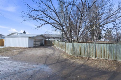 13 Ockley Close, Red Deer, AB - Outdoor