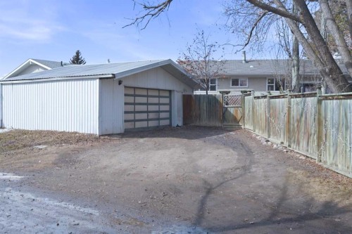 13 Ockley Close, Red Deer, AB - Outdoor