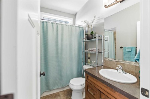 35 Bowman Circle, Sylvan Lake, AB - Indoor Photo Showing Bathroom