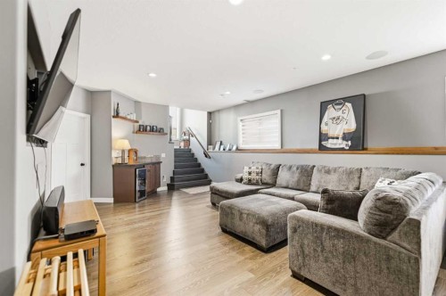 35 Bowman Circle, Sylvan Lake, AB - Indoor Photo Showing Living Room
