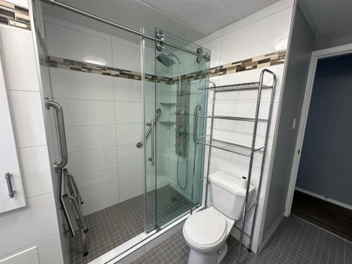 607 Limestone, Nordegg, AB - Indoor Photo Showing Bathroom