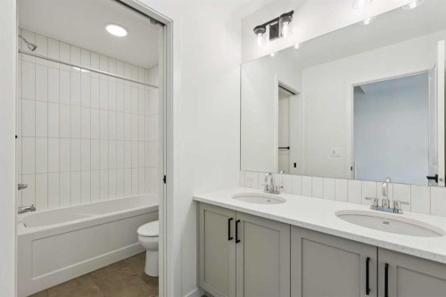 823 Bayview Terrace Sw, Airdrie, AB - Indoor Photo Showing Bathroom