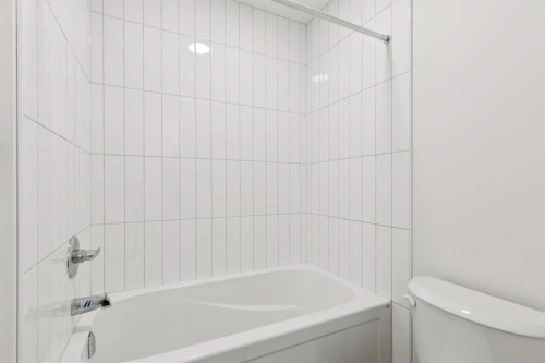 823 Bayview Terrace Sw, Airdrie, AB - Indoor Photo Showing Bathroom