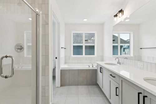 823 Bayview Terrace Sw, Airdrie, AB - Indoor Photo Showing Bathroom