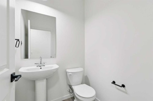 823 Bayview Terrace Sw, Airdrie, AB - Indoor Photo Showing Bathroom