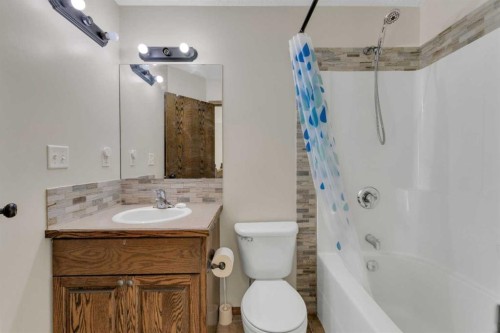 155 Inglewood Drive, Red Deer, AB - Indoor Photo Showing Bathroom