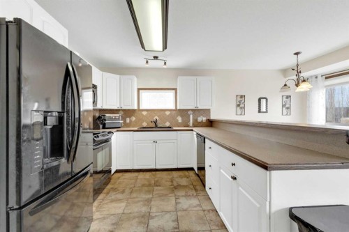 155 Inglewood Drive, Red Deer, AB - Indoor Photo Showing Kitchen