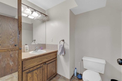 155 Inglewood Drive, Red Deer, AB - Indoor Photo Showing Bathroom