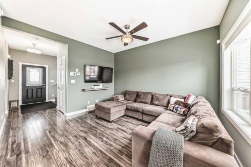 3 Hanson Green, Penhold, AB - Indoor Photo Showing Living Room