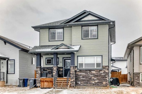 3 Hanson Green, Penhold, AB - Outdoor With Facade