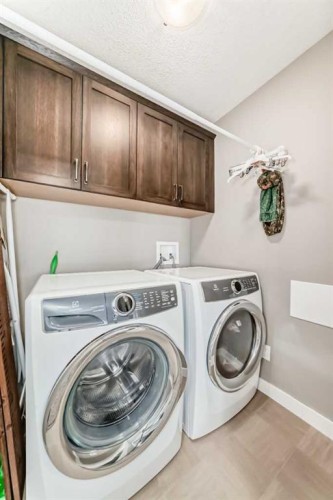 3 Hanson Green, Penhold, AB - Indoor Photo Showing Laundry Room