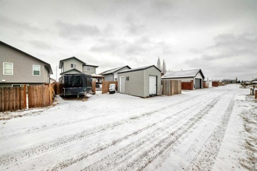 3 Hanson Green, Penhold, AB - Outdoor With Exterior