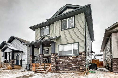 3 Hanson Green, Penhold, AB - Outdoor With Facade