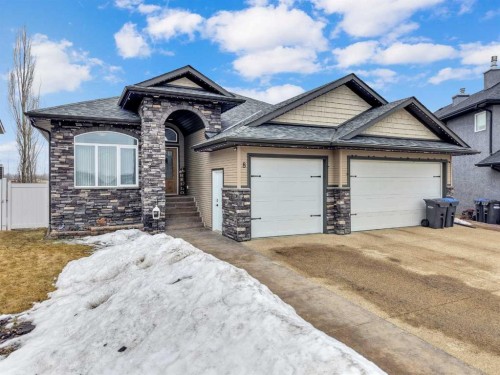 8 Laurel Close, Sylvan Lake, AB - Outdoor With Facade