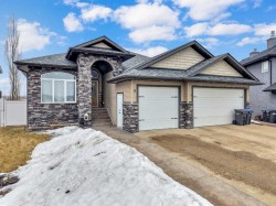 8 Laurel Close Sylvan Lake, AB T4S 0B3