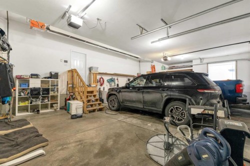 8 Laurel Close, Sylvan Lake, AB - Indoor Photo Showing Garage