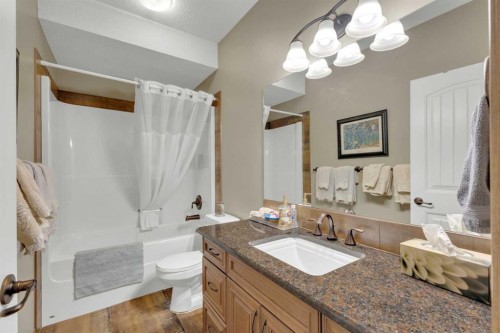 8 Laurel Close, Sylvan Lake, AB - Indoor Photo Showing Bathroom