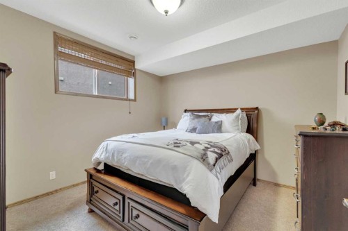 8 Laurel Close, Sylvan Lake, AB - Indoor Photo Showing Bedroom
