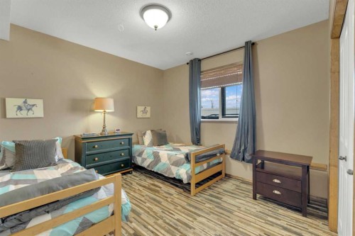 8 Laurel Close, Sylvan Lake, AB - Indoor Photo Showing Bedroom