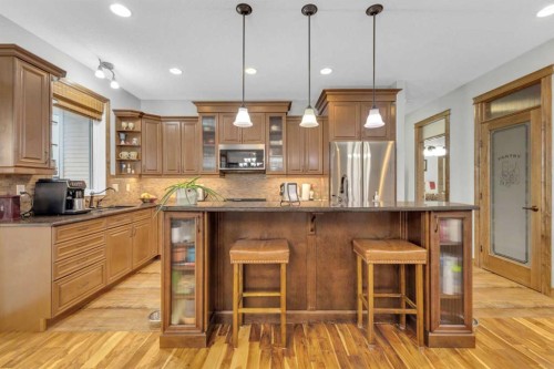 8 Laurel Close, Sylvan Lake, AB - Indoor Photo Showing Kitchen With Upgraded Kitchen