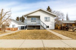 5032 47 Avenue  Sylvan Lake, AB T4S 1G9