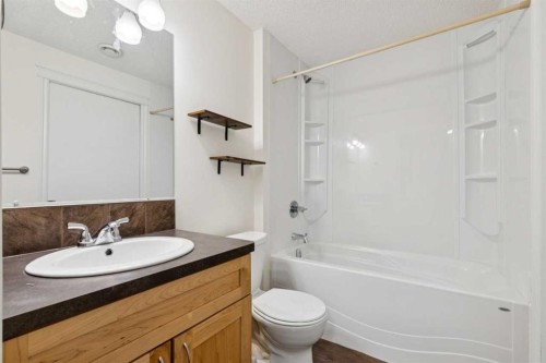 99 Auburn Bay Manor Se, Calgary, AB - Indoor Photo Showing Bathroom