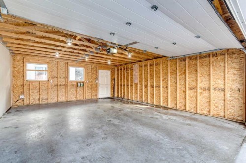 99 Auburn Bay Manor Se, Calgary, AB - Indoor Photo Showing Garage