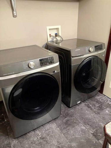 40 Alberts Close, Red Deer, AB - Indoor Photo Showing Laundry Room