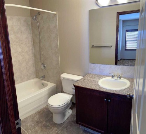 40 Alberts Close, Red Deer, AB - Indoor Photo Showing Bathroom